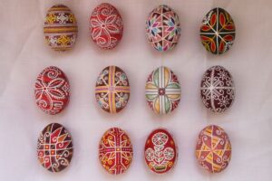Писанки на дерев'яних заготовках
