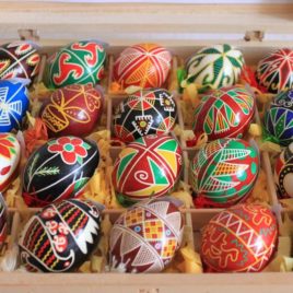 Писанки України