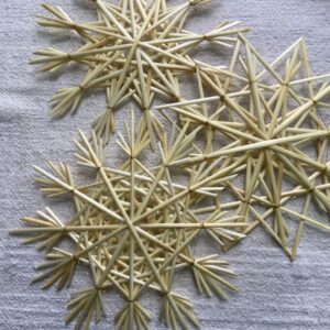 Сніжинка з соломи д.17-18см (P-924)