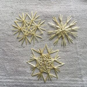 Сніжинка з соломи д.8-9см (P-925)