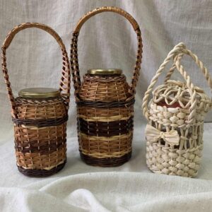 Банка в плетеному кошику (P-001)